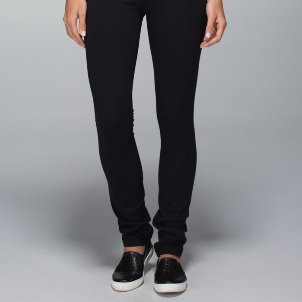 Lululemon full length flare Groove Pant *Full-On Luon 4 black like new